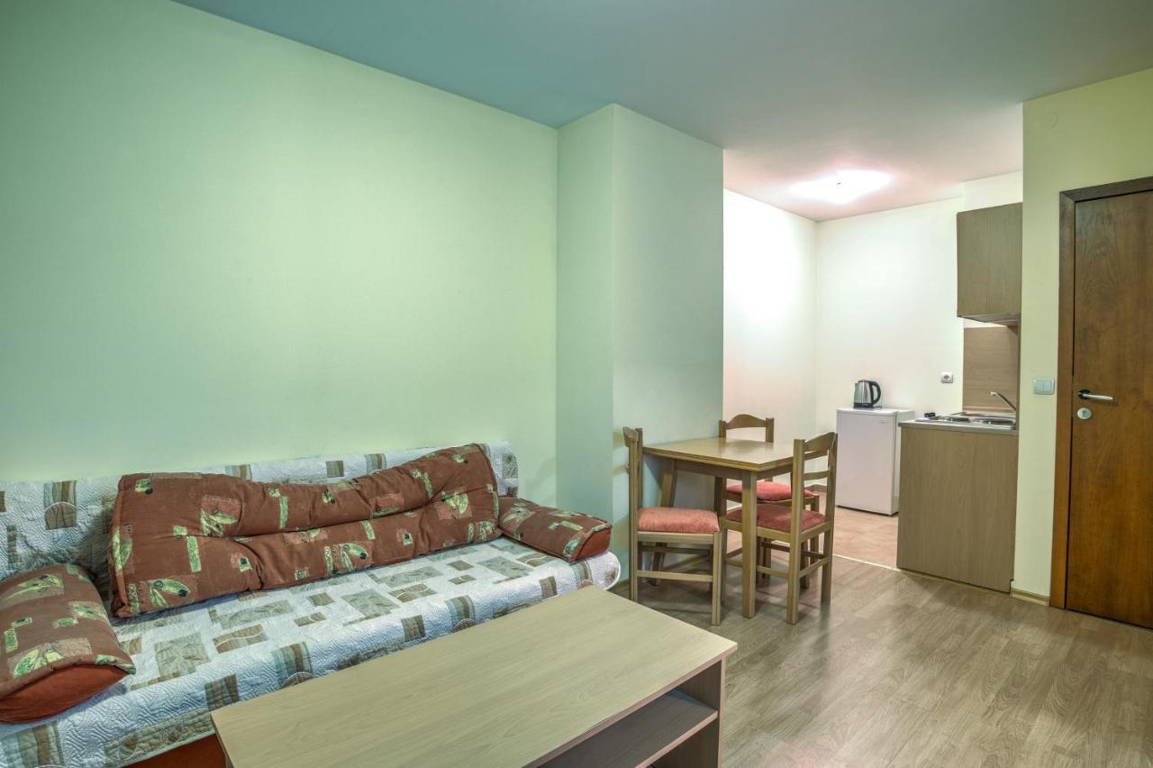 Studio - Apartments Castle Complex 2 ปอมโปโรโว ภายนอก รูปภาพ